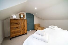 Regal Residence - Metropolitan Luxury