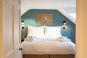 Regal Residence - Metropolitan Luxury