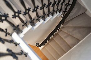 Regal Residence - Metropolitan Luxury