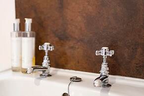 Regal Residence - Metropolitan Luxury