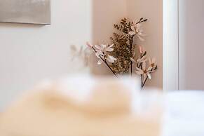 Regal Residence - Metropolitan Luxury