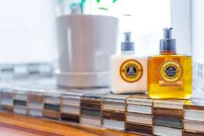 Regal Residence - Metropolitan Luxury