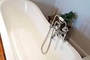 Regal Residence - Metropolitan Luxury