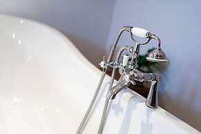 Regal Residence - Metropolitan Luxury