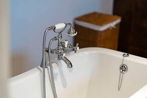 Regal Residence - Metropolitan Luxury