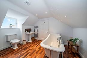 Regal Residence - Metropolitan Luxury