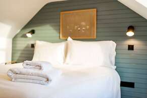 Regal Residence - Metropolitan Luxury