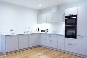 Panmure Apartment - A Glamorous Renovation