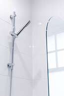 Panmure Apartment - A Glamorous Renovation