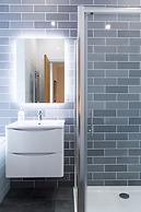 Panmure Apartment - A Glamorous Renovation