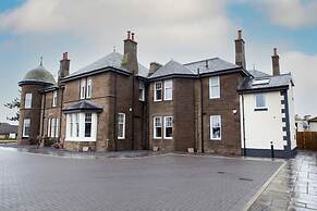 Panmure Apartment - A Glamorous Renovation