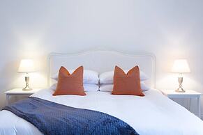 Panmure Apartment - A Glamorous Renovation