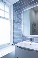 Panmure Apartment - A Glamorous Renovation