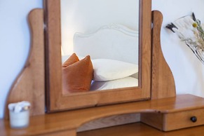 Panmure Apartment - A Glamorous Renovation