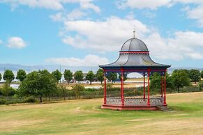 The Palais - Retro Style