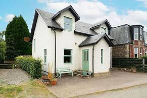 Earnside Cottage - Charming River Views