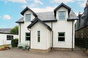 Earnside Cottage - Charming River Views