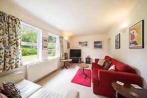 Earnside Cottage - Charming River Views