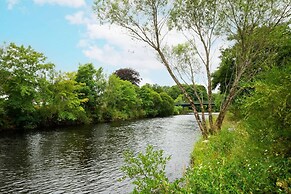 Earnside Cottage - Charming River Views