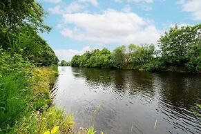 Earnside Cottage - Charming River Views