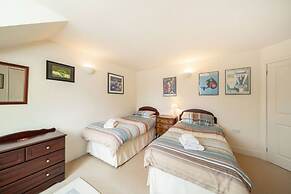 Earnside Cottage - Charming River Views