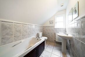 Earnside Cottage - Charming River Views