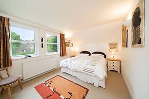 Earnside Cottage - Charming River Views