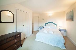 Earnside Cottage - Charming River Views