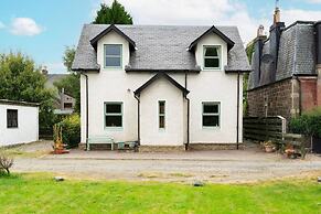 Earnside Cottage - Charming River Views