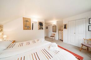 Earnside Cottage - Charming River Views