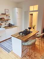 Oakshaw Apartment - Elegant Rustic Apartment in City Centre