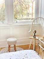 Oakshaw Apartment - Elegant Rustic Apartment in City Centre