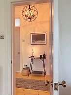 Oakshaw Apartment - Elegant Rustic Apartment in City Centre