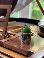 Oakshaw Apartment - Elegant Rustic Apartment in City Centre