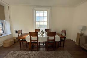 One Shore - Stylish Town House