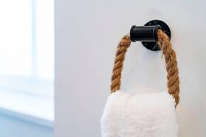 One Shore - Stylish Town House