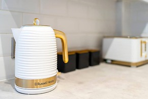 One Shore - Stylish Town House