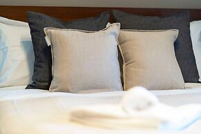 One Shore - Stylish Town House