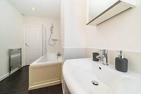 One Shore - Stylish Town House