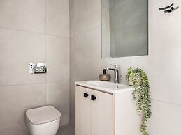 Sanders Only - Lovely 1-bdr Apt With two Balconies