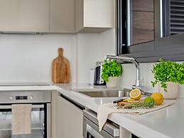 Sanders Only - Lovely 1-bdr Apt With two Balconies