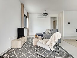 Sanders Only - Lovely 1-bdr Apt With two Balconies