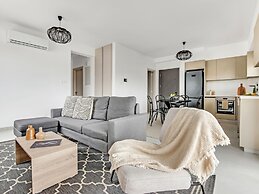 Sanders Only - Lovely 1-bdr Apt With two Balconies