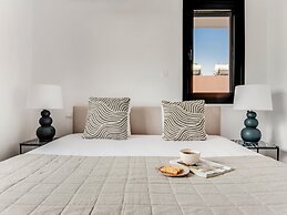 Sanders Only - Lovely 1-bdr Apt With two Balconies