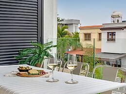 Sanders Only - Lovely 1-bdr Apt With two Balconies