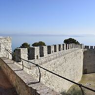 Willow apt With Shared Pool