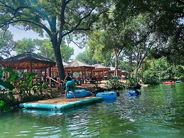 25 Son's Rio Cibolo - Birdhouse Cabin