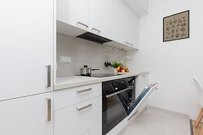 Warsaw Apartment Postępu by Renters