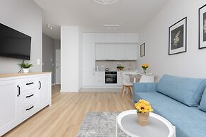 Warsaw Apartment Postępu by Renters