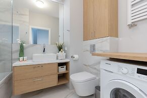 Warsaw Apartment Postępu by Renters